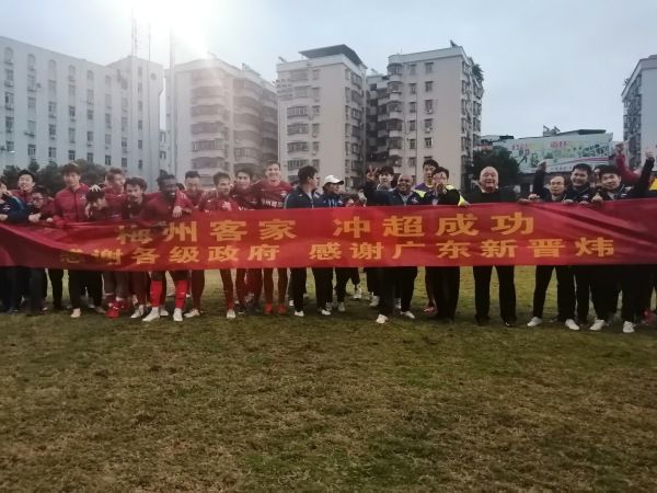 ”本赛季尤文的加蒂、布雷默等后卫球员多次进球救主，但马特里认为：“他们不可能总是进球，因此我认为，除了小基耶萨之外还缺少一名稳定的前锋。